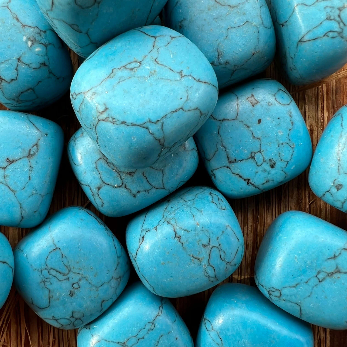 December Birthstone – piatra lunii Decembrie și simbol al protecției și înțelepciunii