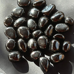 Ambre noir, jais, gagat