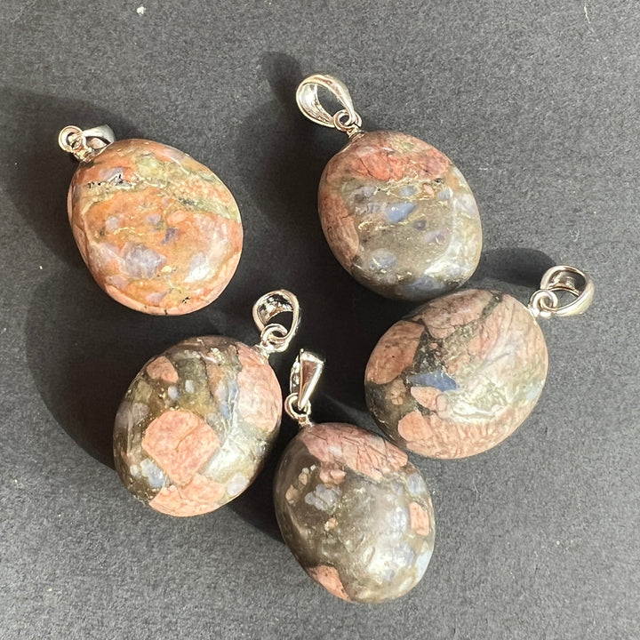 Que Sera natural – piatră semiprețioasă multicoloră, pandantiv pentru optimism, echilibru și intuiție