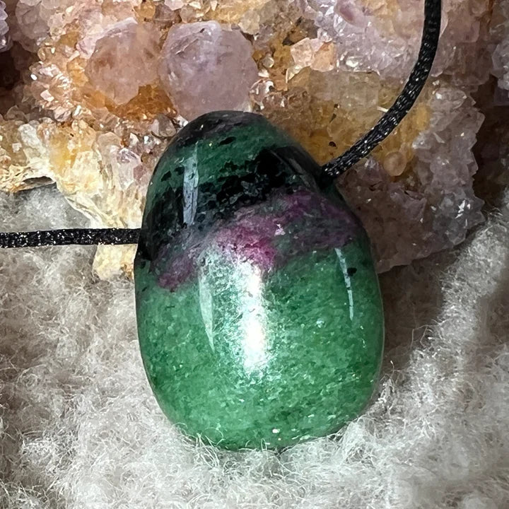 rubin in zoisit -cristal, pietre semipretioase