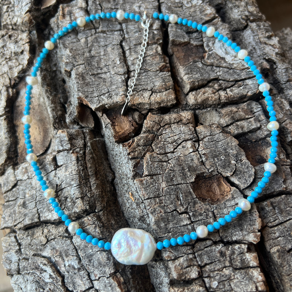 Colier howlit albastru cu perle Blue Silence #66, pietre semipretioase - druzy.ro 2 