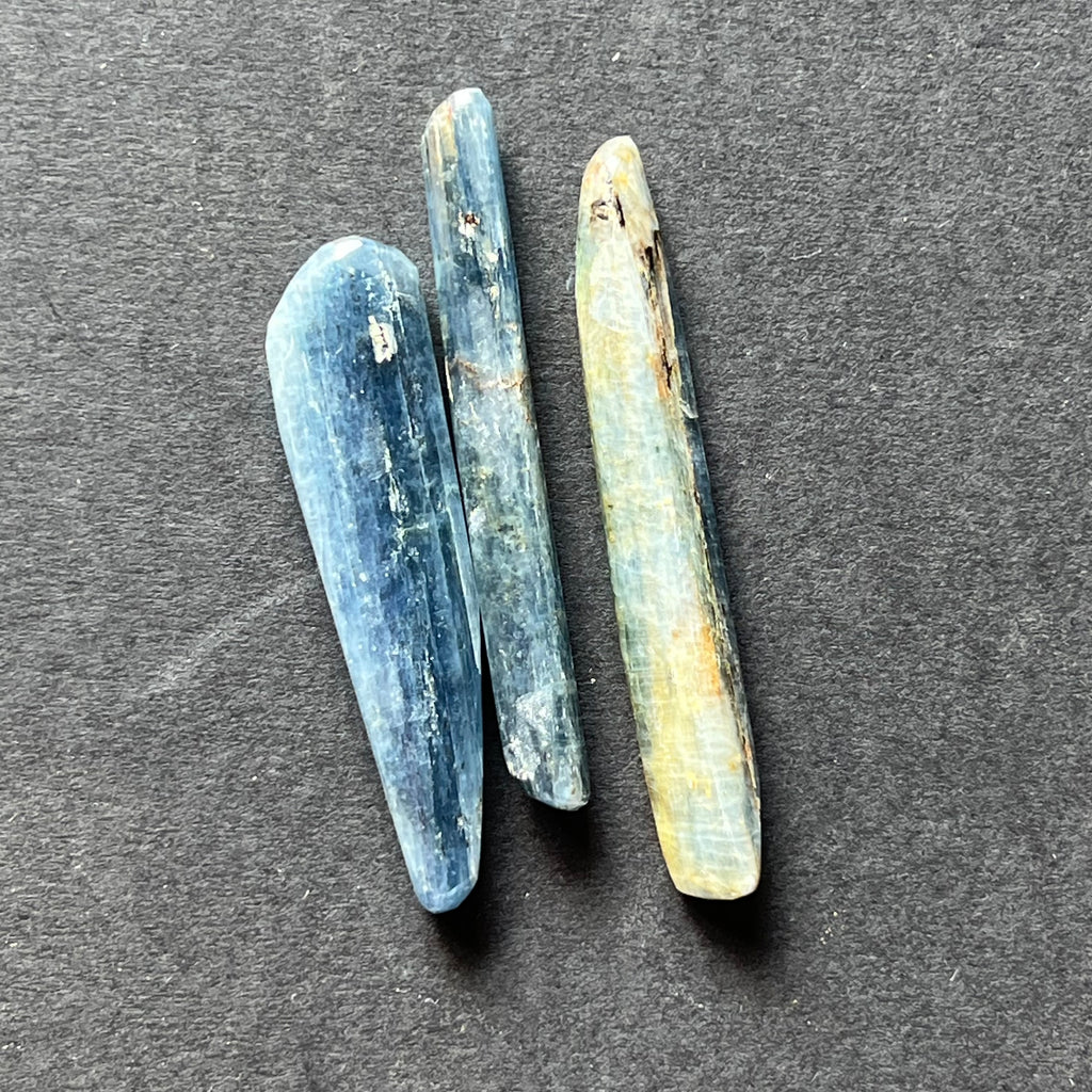 Kianit albastru (Cianit) piatra rulata, druzy.ro, cristale 5