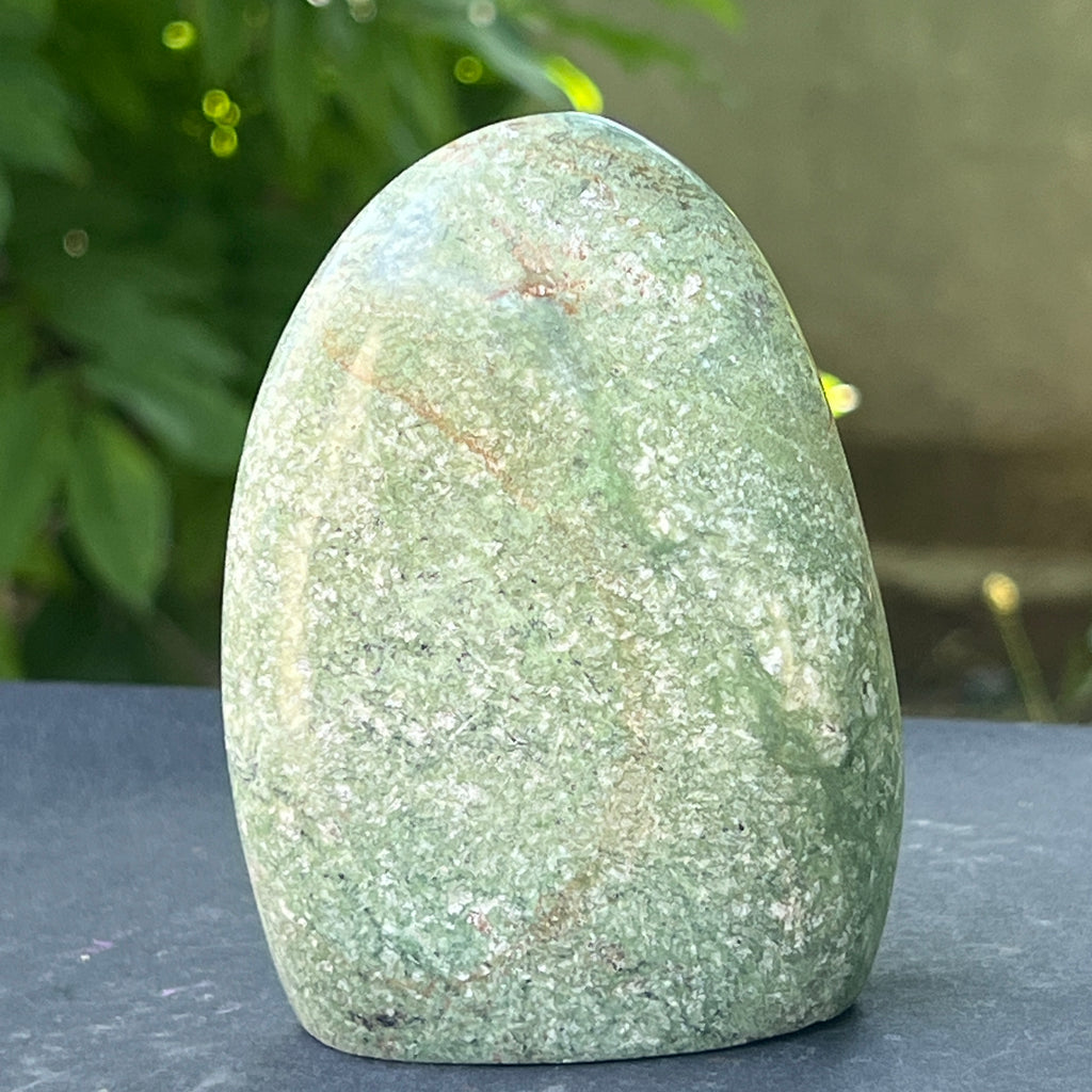 Sculptura crisopraz forma libera | Model L2, pietre semipretioase - druzy.ro 1 