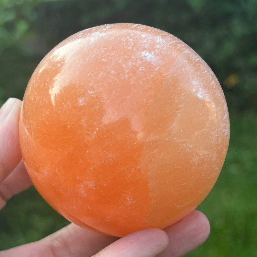 Sfera selenit portocaliu 7 cm, pietre semipretioase - druzy.ro 8 