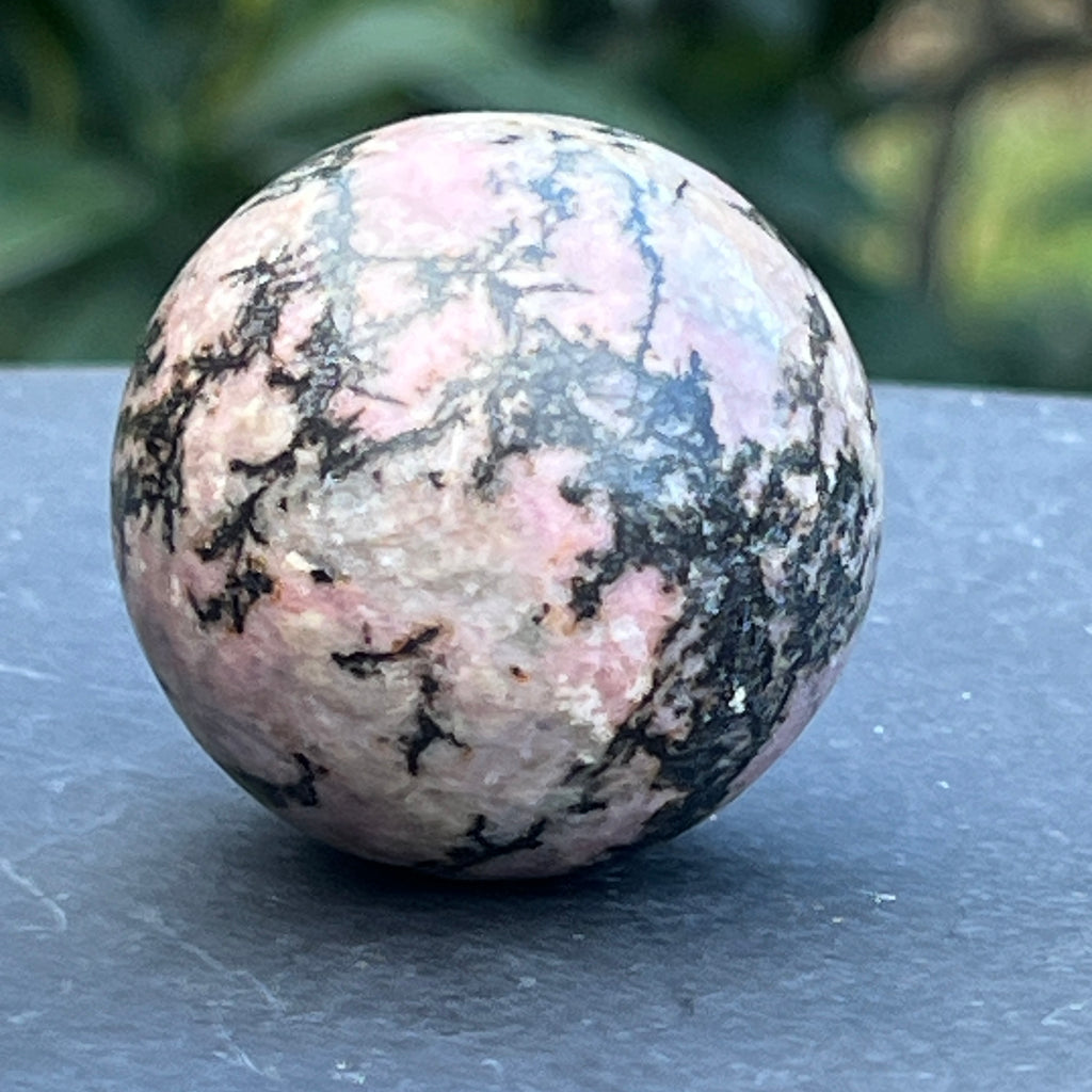 Sfera rodonit Madagascar model 6, pietre semipretioase - druzy.ro 5 