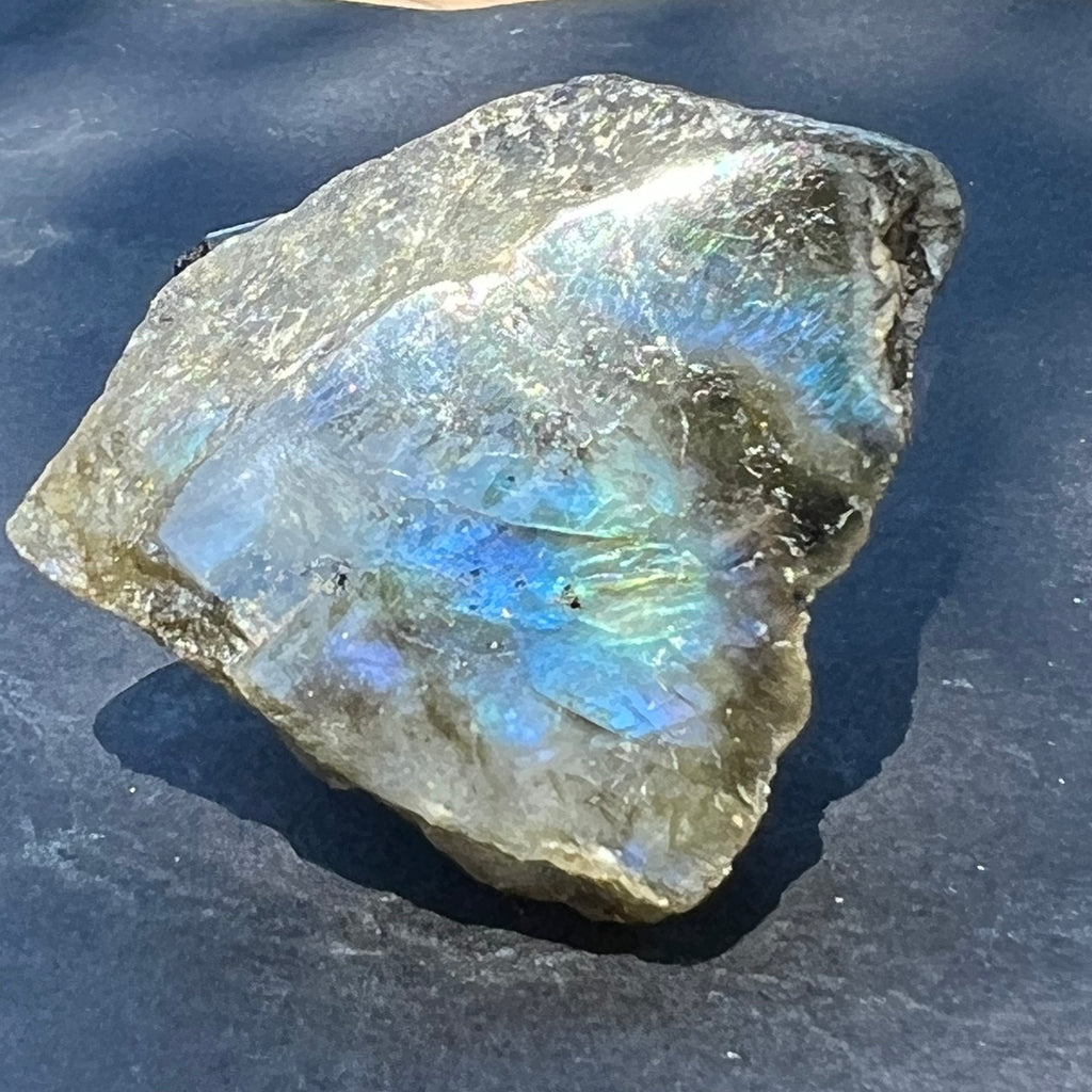 Labradorit piatra bruta polisata pe o fata m1, druzy.ro, cristale 4