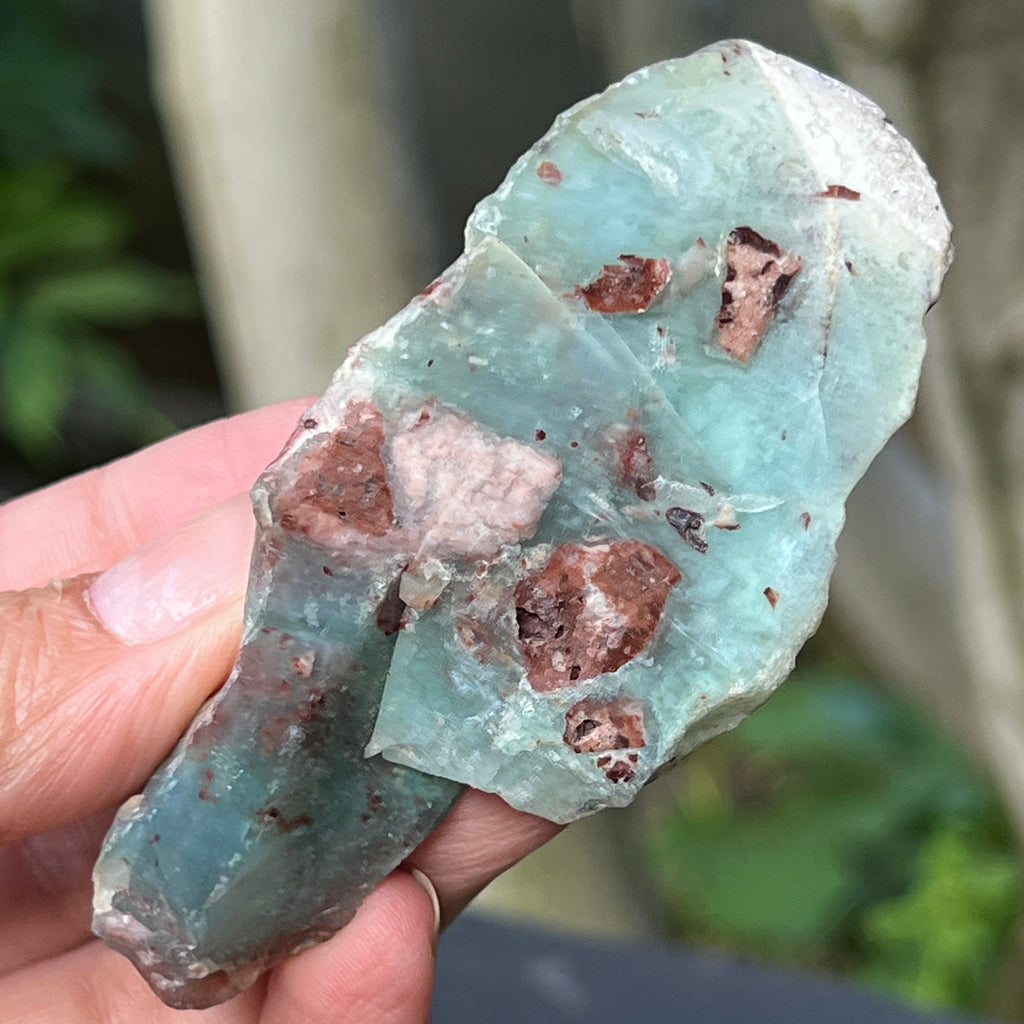 Piatra bruta polista pe o fata de calcedonie cu crom albastru-verzuie din Zimbabwe | Model 2, pietre semipretioase - druzy.ro 1 