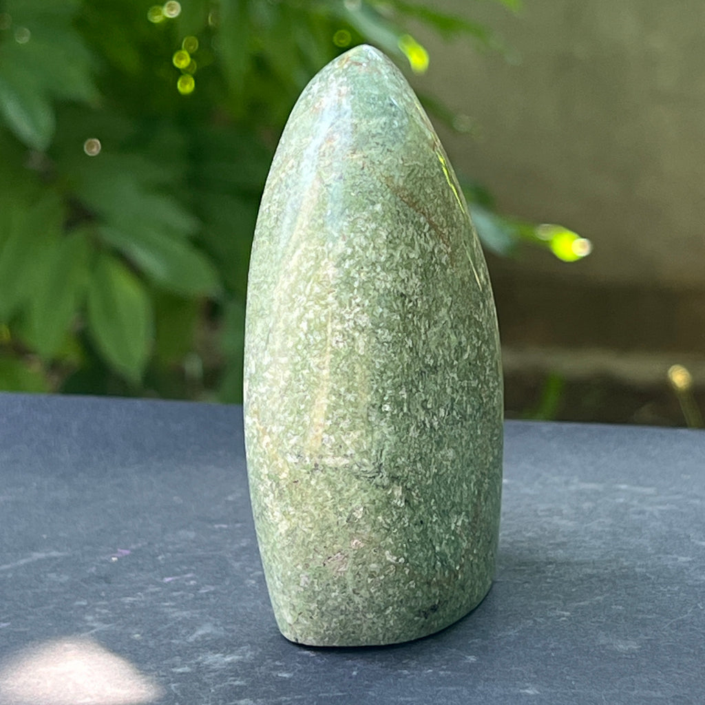 Sculptura crisopraz forma libera | Model L2, pietre semipretioase - druzy.ro 2 