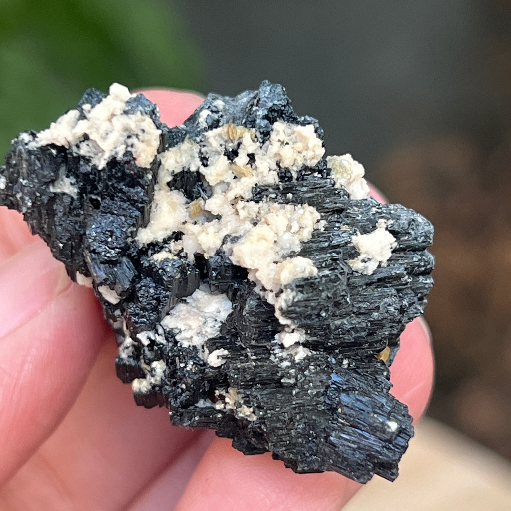 Cluster turmalina neagra cu vermiculita din Erongo m13, pietre semipretioase - druzy.ro 4 