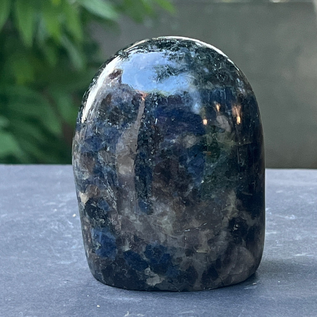 Sculptura structura Iolit (safir de apa) din Madagascar model 1, pietre semipretioase - druzy.ro 1 