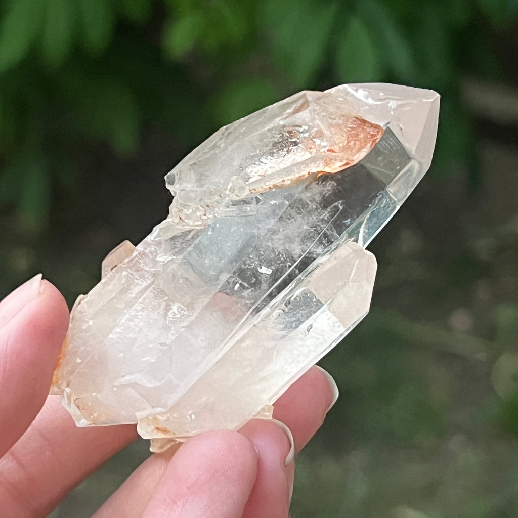 Cristal de cuarț cu incluziuni de goethit brun-portocaliu | Model 10, pietre semipretioase - druzy.ro 7 