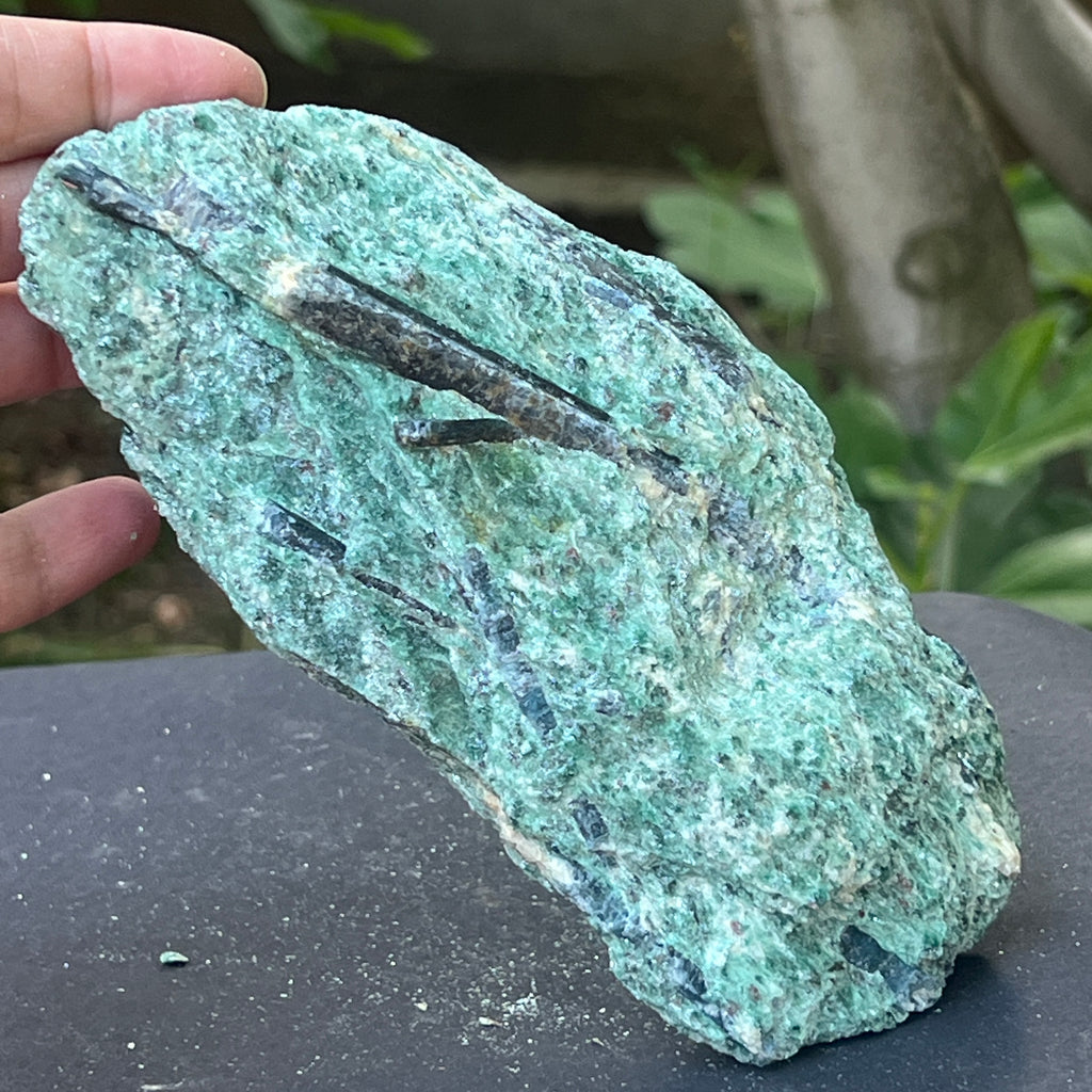 Kianit albastru (cianit) in fucsit piatra bruta | Model 15, pietre semipretioase - druzy.ro 1 