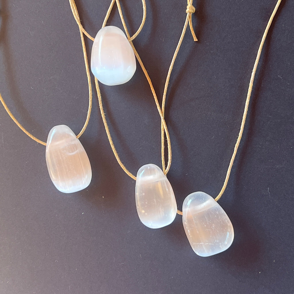 Colier pandantiv selenit DROP, pietre semipretioase - druzy.ro 1 
