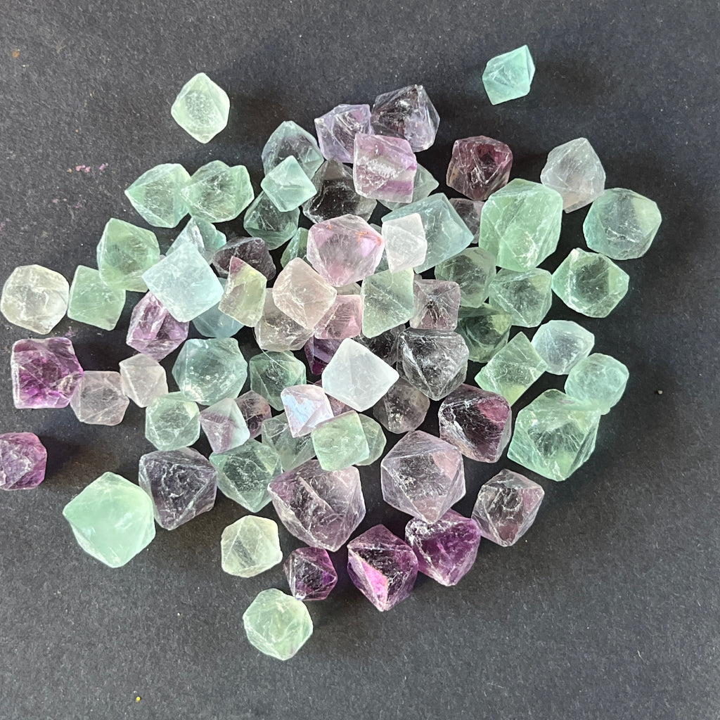 Octaedru fluorit, pietre semipretioase - druzy.ro 1 