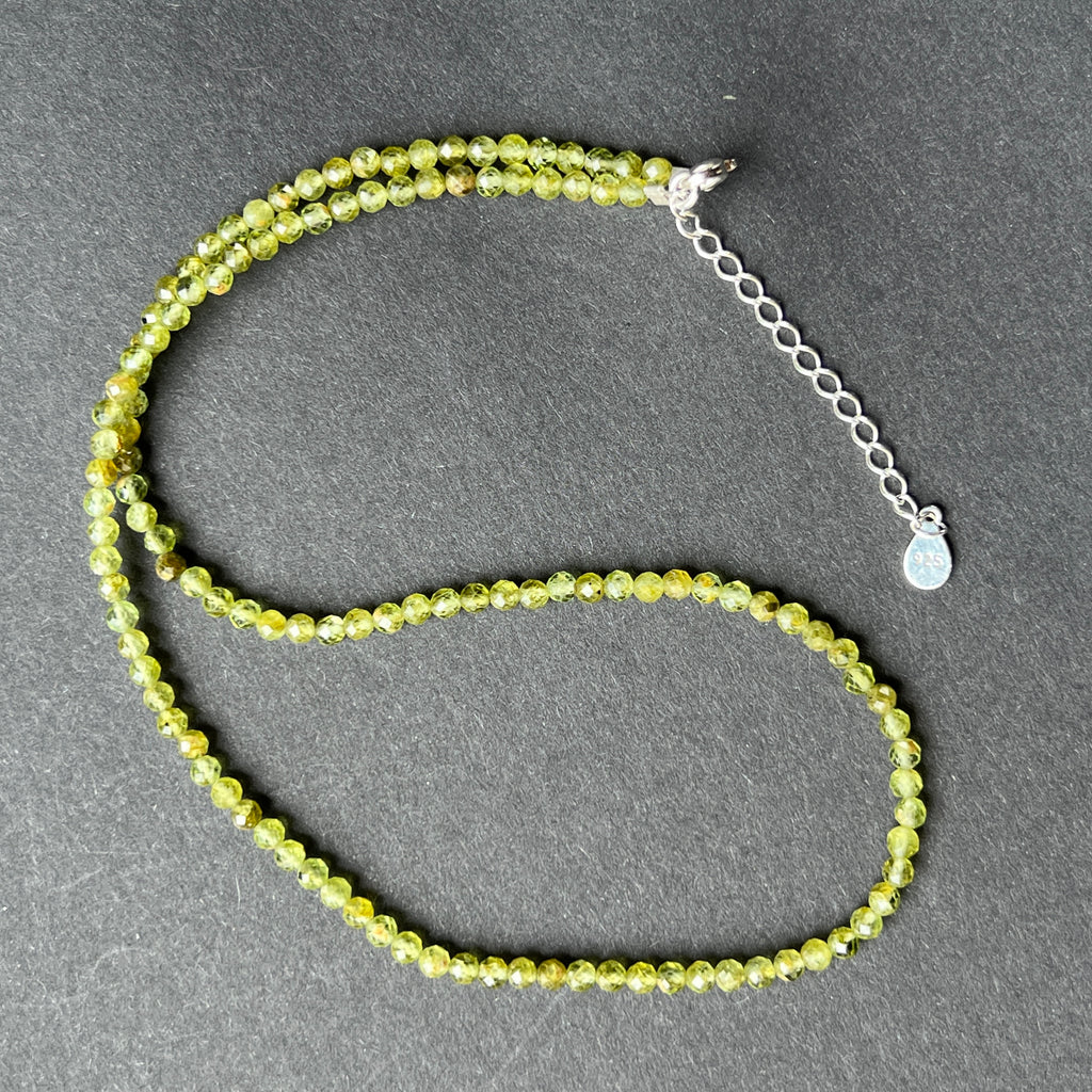 Colier peridot Elara #47, pietre semipretioase - druzy.ro 4 