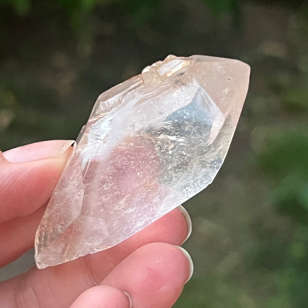 Cristal de cuarț cu incluziuni de goethit brun-portocaliu | Model 7, pietre semipretioase - druzy.ro 6 