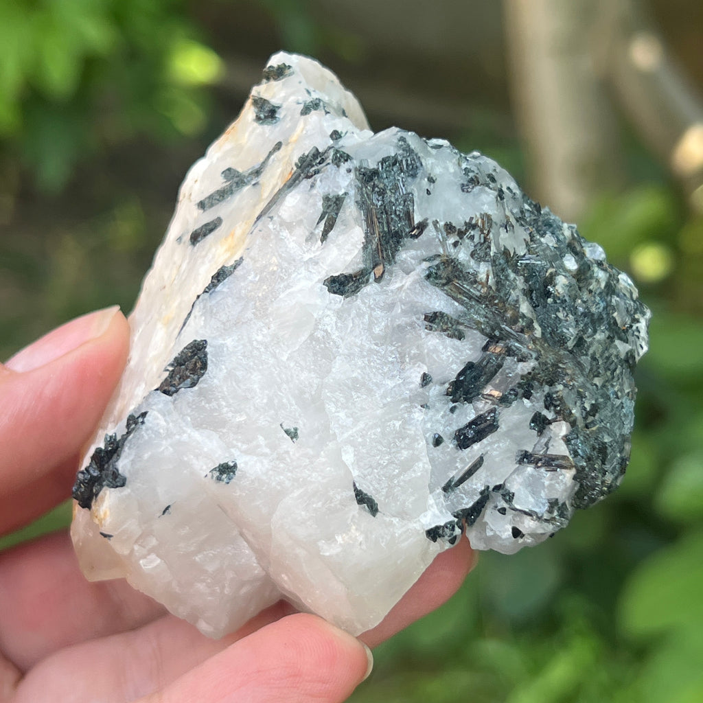 Turmalină neagră cu piatra lunii | Model 8, pietre semipretioase - druzy.ro 2 