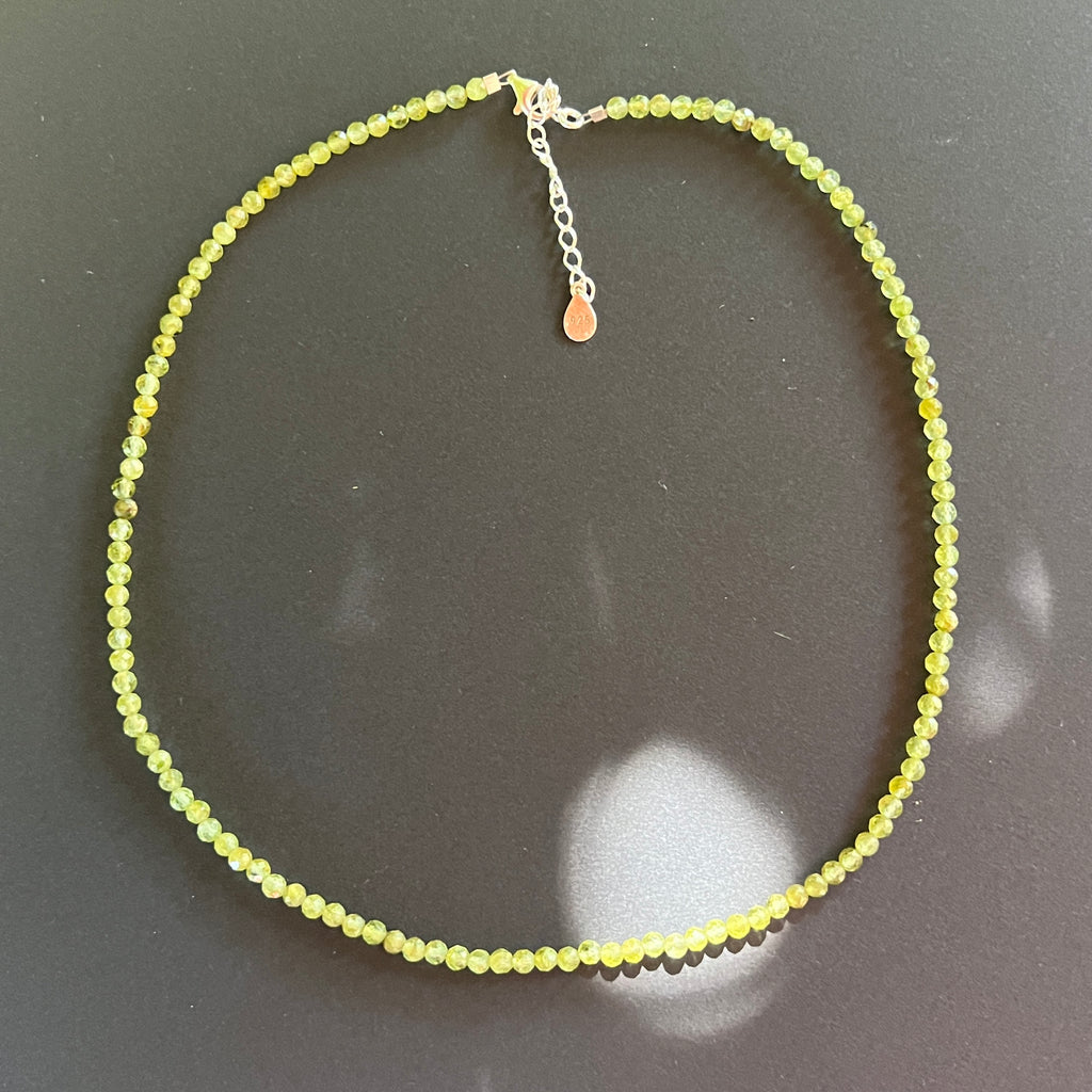 Colier peridot Elara #47, pietre semipretioase - druzy.ro 1 