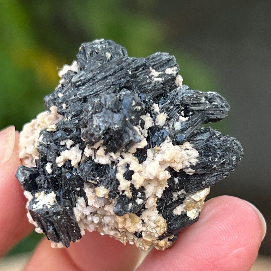 Cluster turmalina neagra cu vermiculita din Erongo m16, pietre semipretioase - druzy.ro 3 