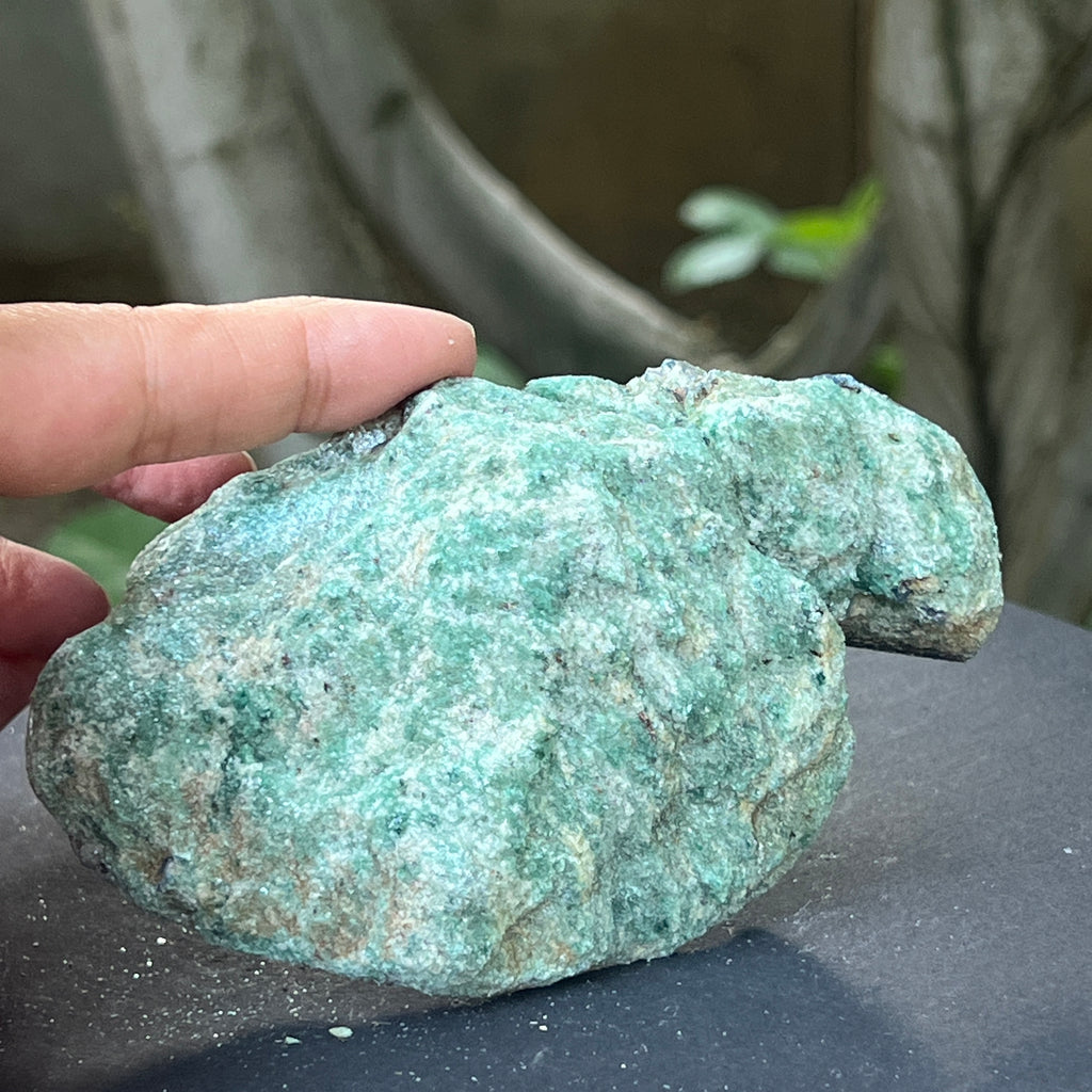 Kianit albastru (cianit) in fucsit piatra bruta | Model 7, pietre semipretioase - druzy.ro 3 
