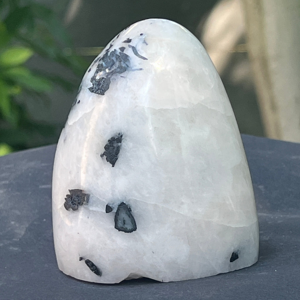 Sculptura turmalină neagră cu piatra lunii forma libera | Model 1, pietre semipretioase - druzy.ro 6 