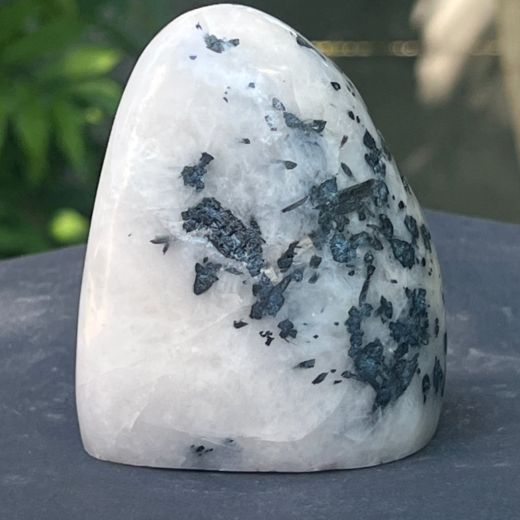 Sculptura turmalină neagră cu piatra lunii forma libera | Model 1, pietre semipretioase - druzy.ro 4 