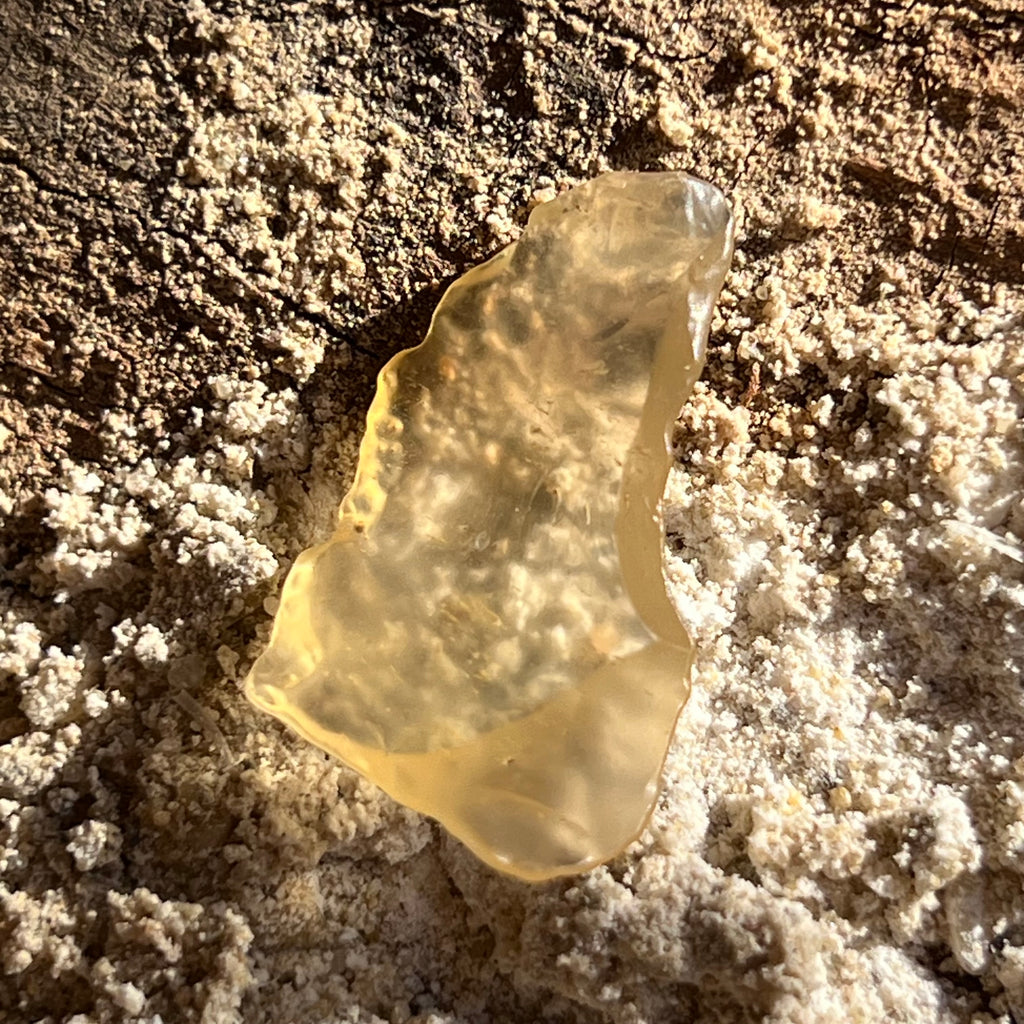 Tectita aurie, sticla desertului Libia piatra bruta model 7, calitate AAA, druzy.ro, cristale 1