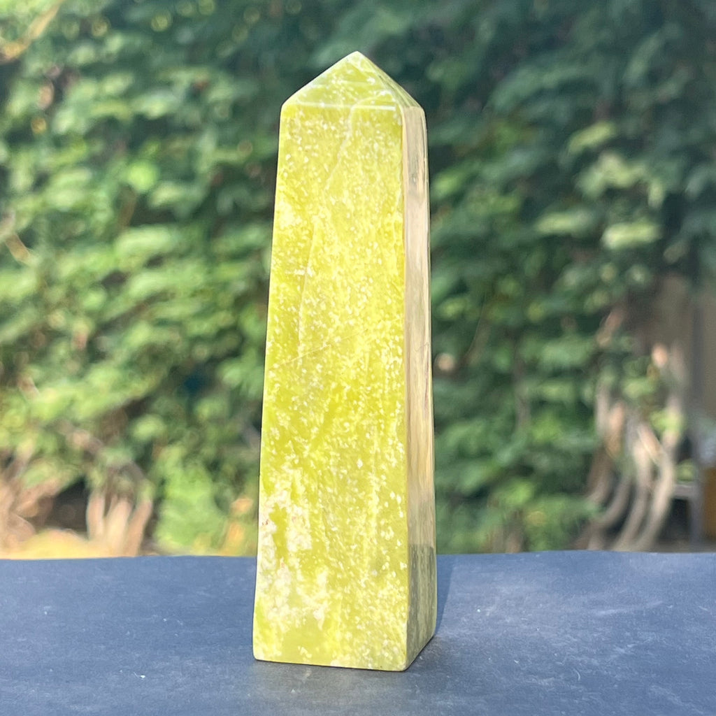 Turn obelisc serpentin galben 12 cm model 2, druzy.ro, cristale 4