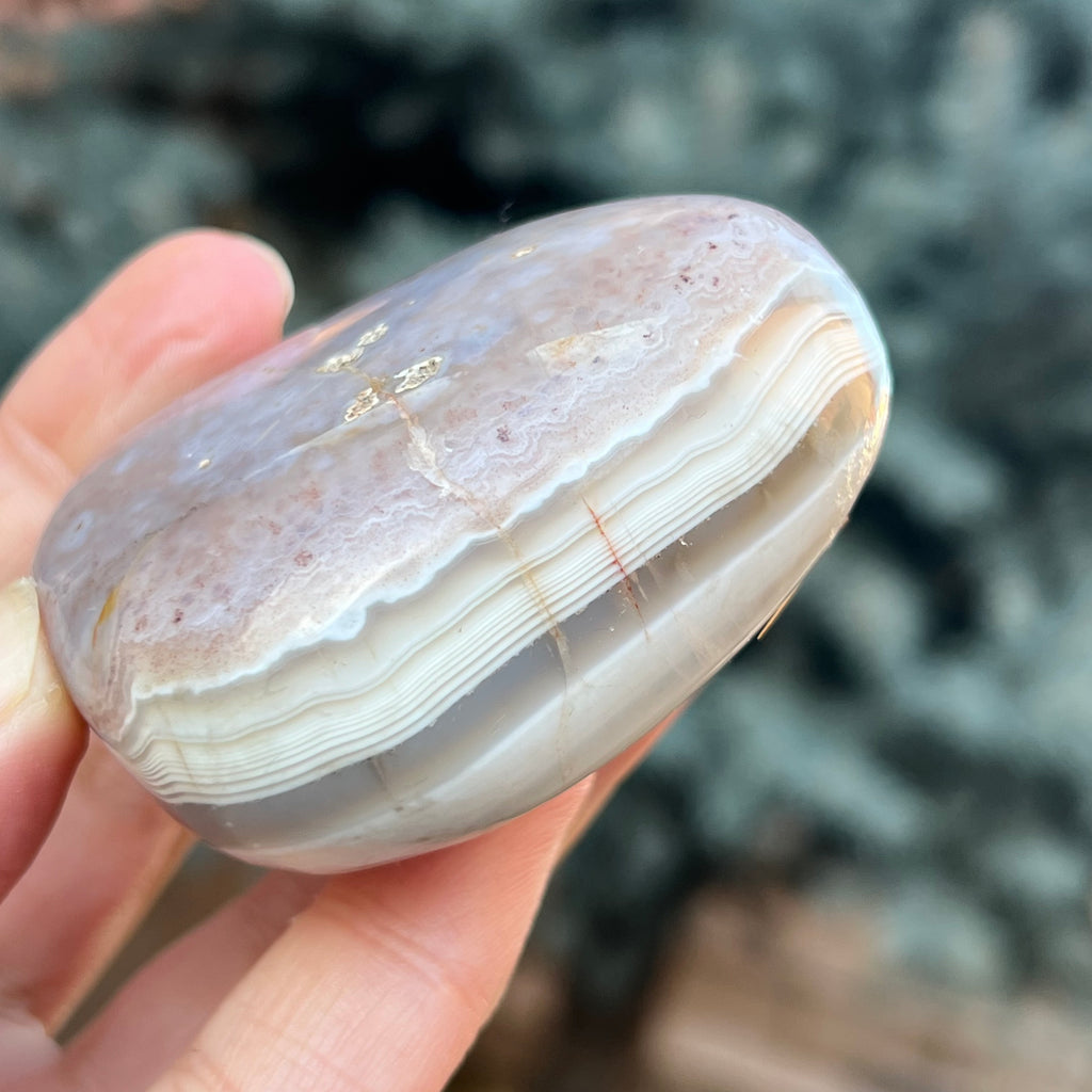 Agat de Botswana palm stone m4A, druzy.ro, cristale 3