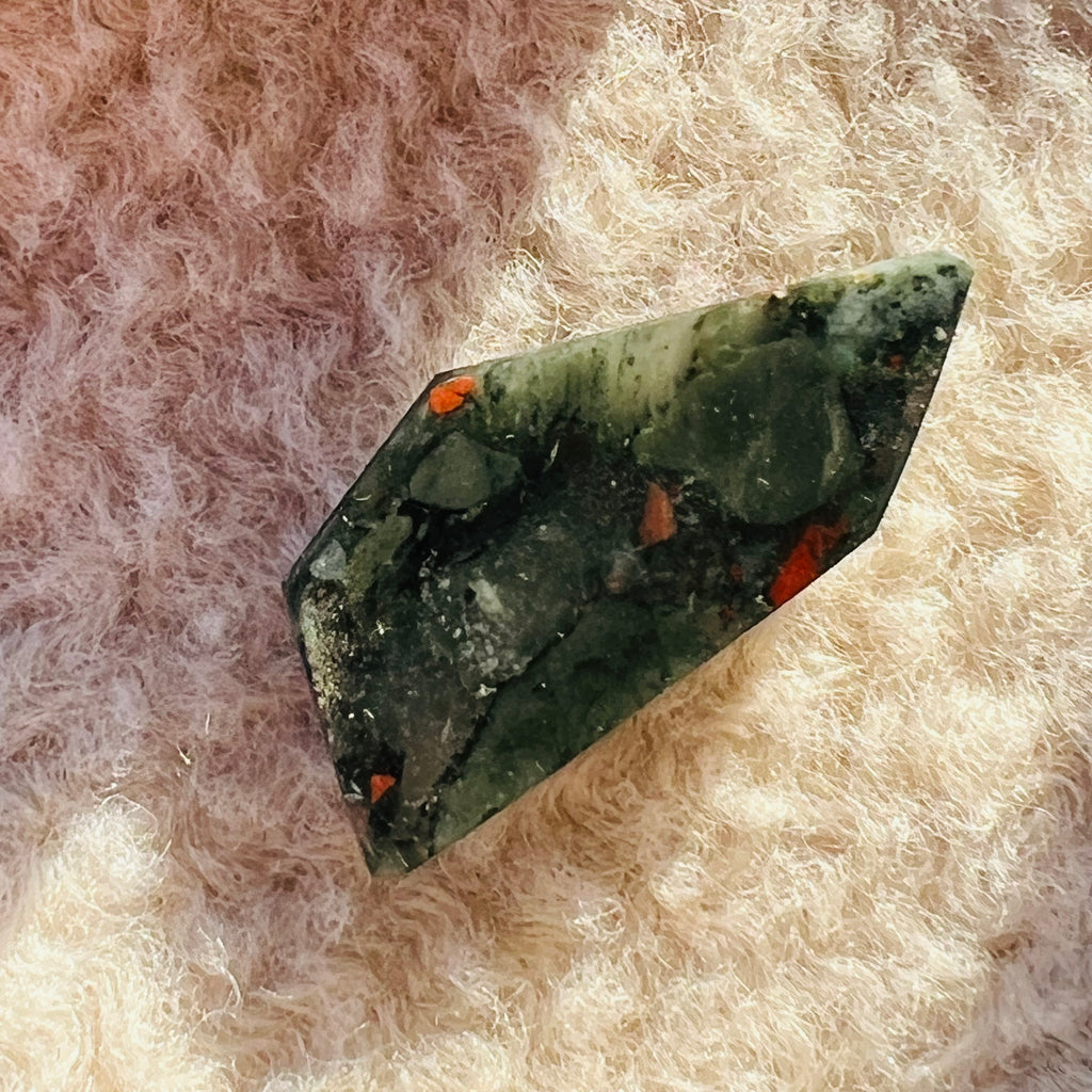 Cabochon jasp piatra sangelui/seftonit m11, druzy.ro, cristale 2