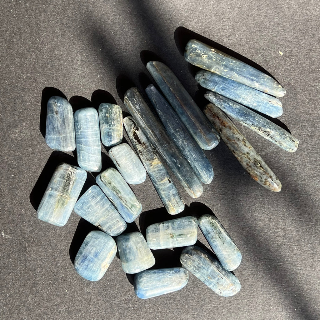 Kianit albastru (Cianit) piatra rulata, druzy.ro, cristale 3