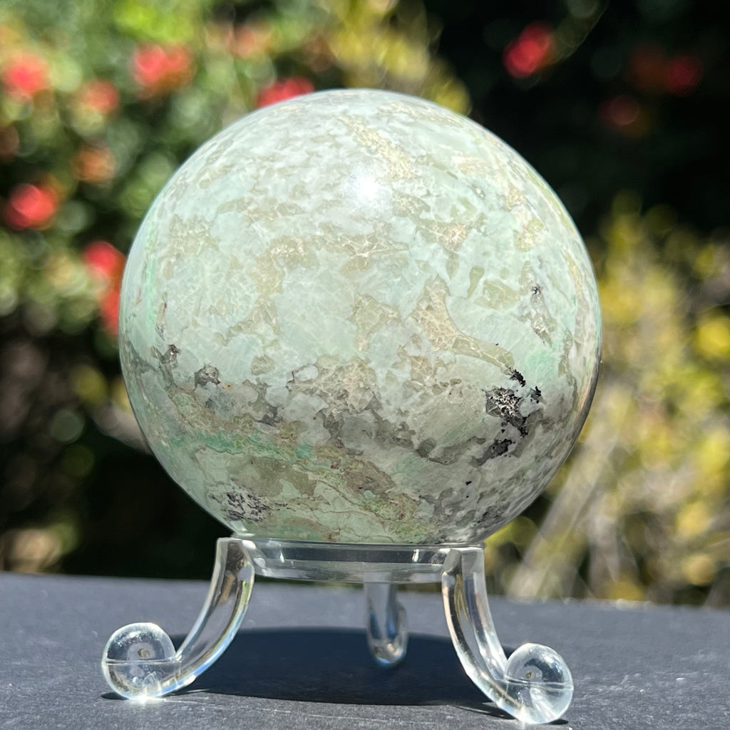 Piatra lunii cu garnierit sfera m2, druzy.ro, cristale 3