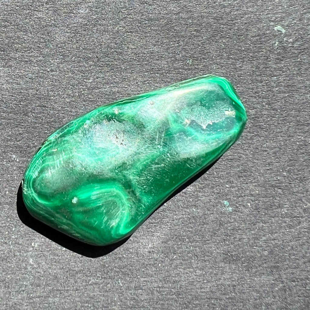 Malachit piatra rulata mini Congo, druzy.ro, cristale 6