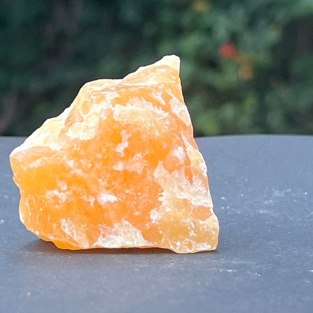 Calcit portocaliu piatra bruta, druzy.ro, cristale 3