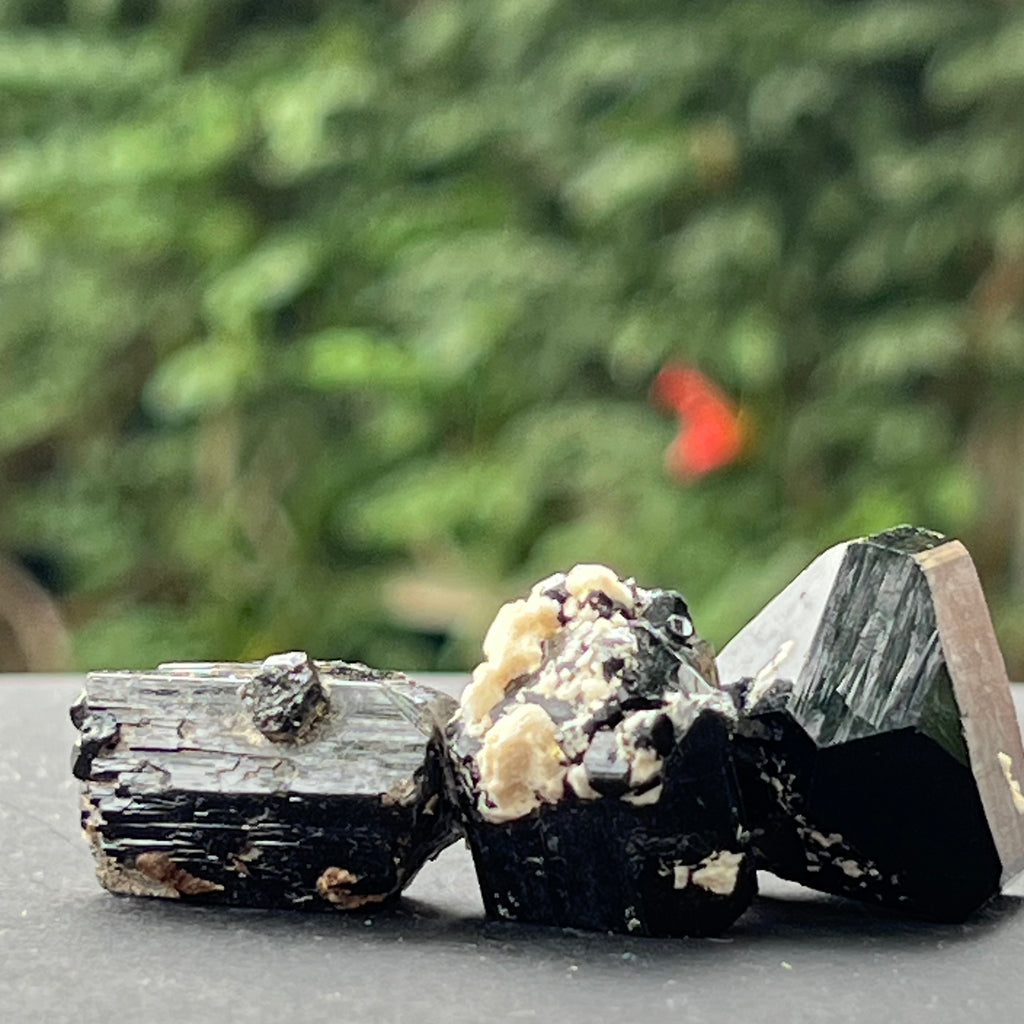 Turmalina neagra bruta 2-4 cm, druzy.ro, cristale 3