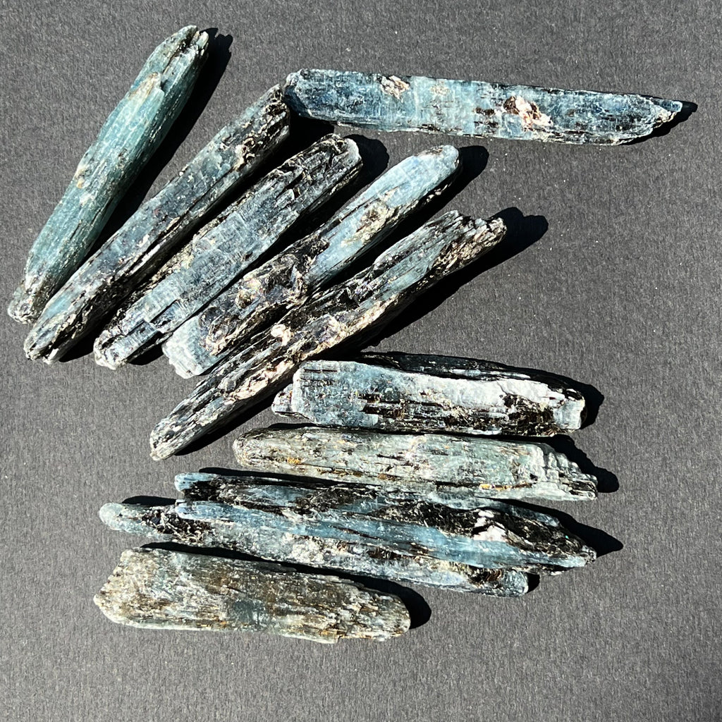 Kianit albastru (Cianit) piatra bruta, druzy.ro, cristale 2