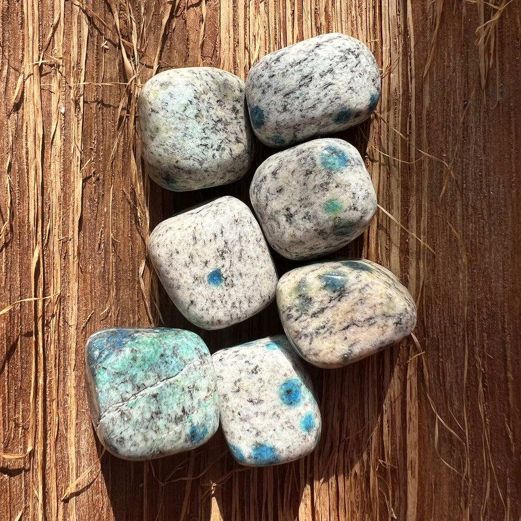 Piatra rulata  K2 Granit cu azurit 3.5 -4.5 cm, druzy.ro, cristale 7