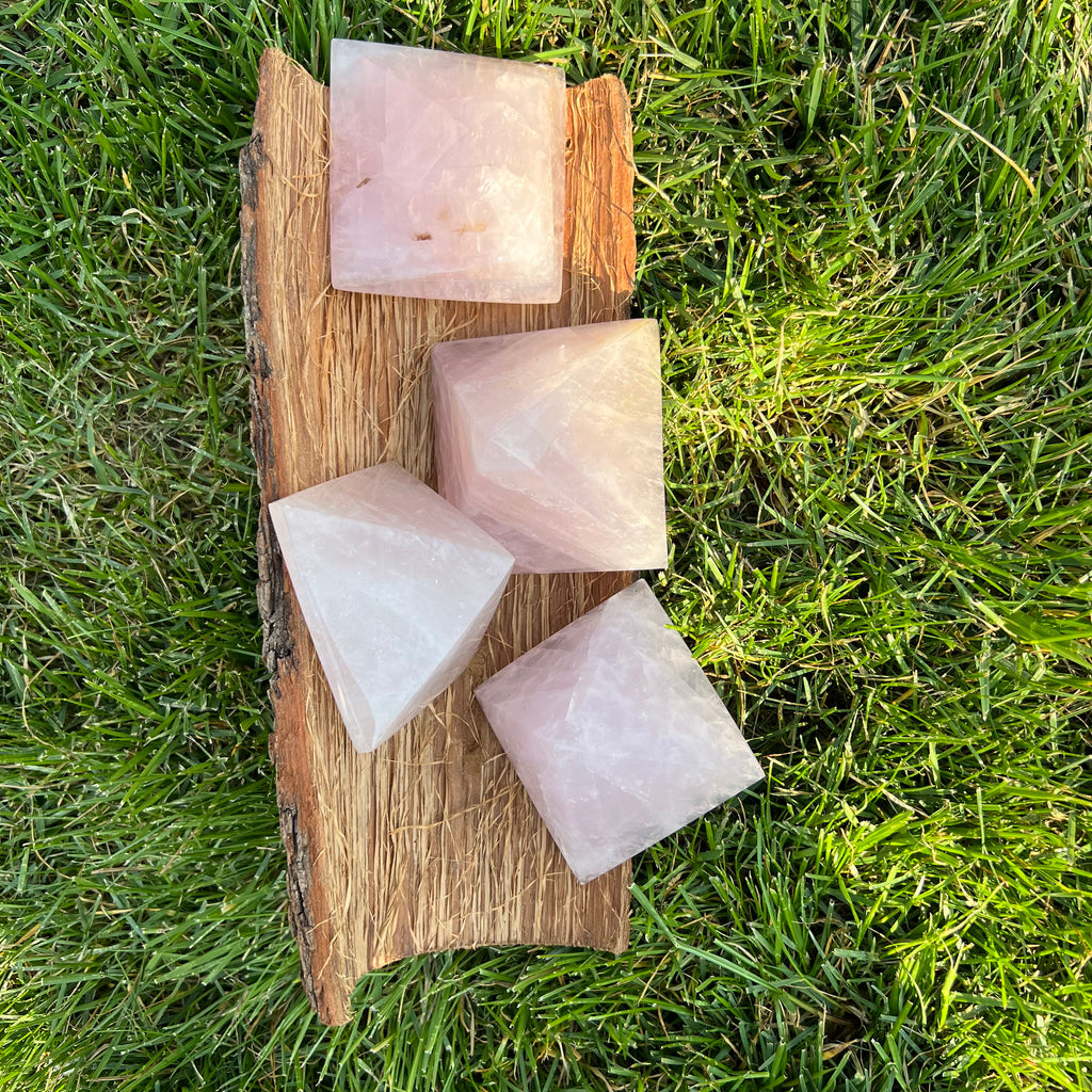 Piramida XL cuart roz, druzy.ro, cristale 3